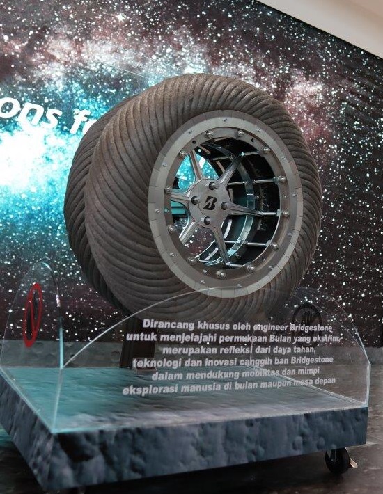 Selain Lunar Rover Tire, Bridgestone Hadirkan Ban Premium Lainnya di GIIAS 2022