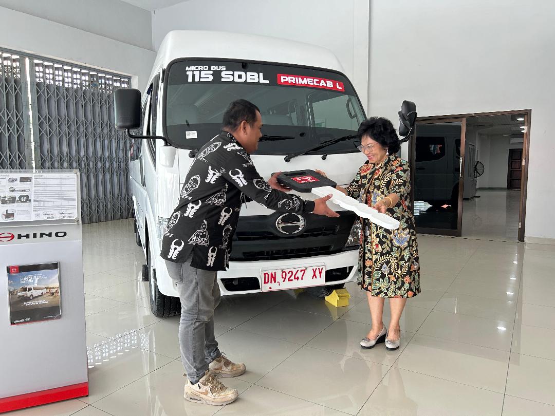 Hino Handover Bus ke Pengusaha Transportasi Sulawesi Tengah untuk Melayani Jalur Palu-Ampana