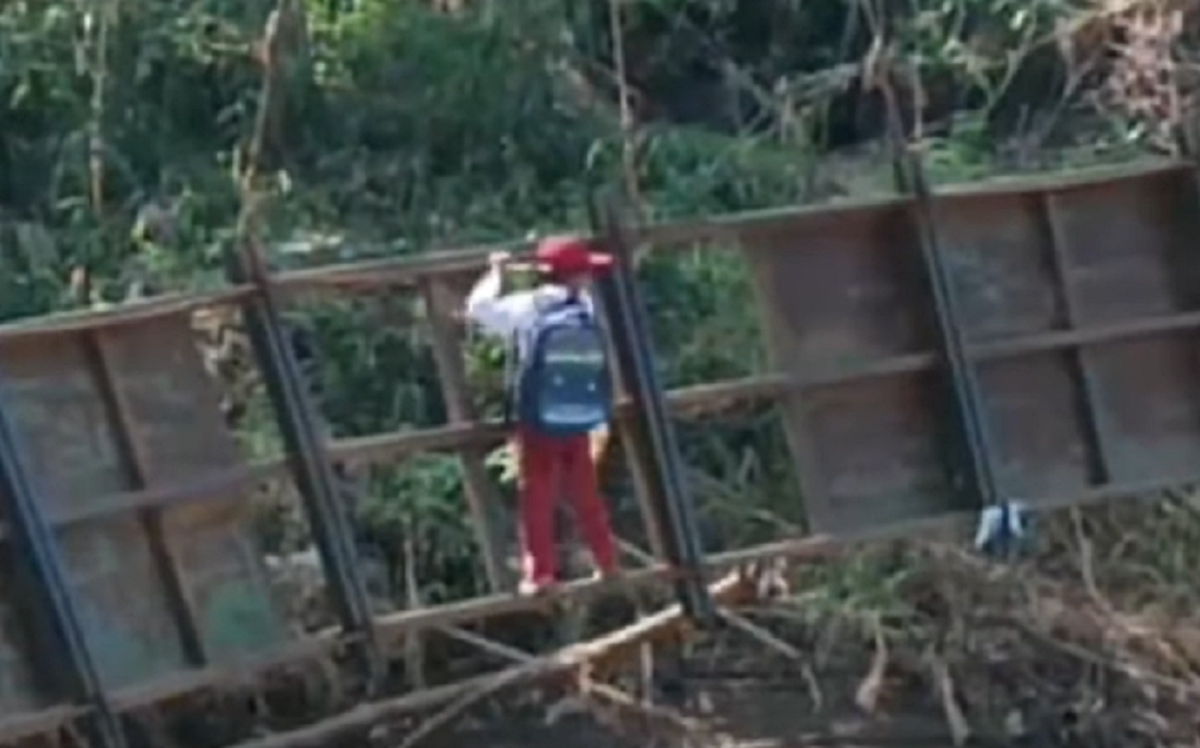 Viral Jembatan Miring di Sukabumi, Kondisi Mengkhawatirkan Picu Perhatian Publik