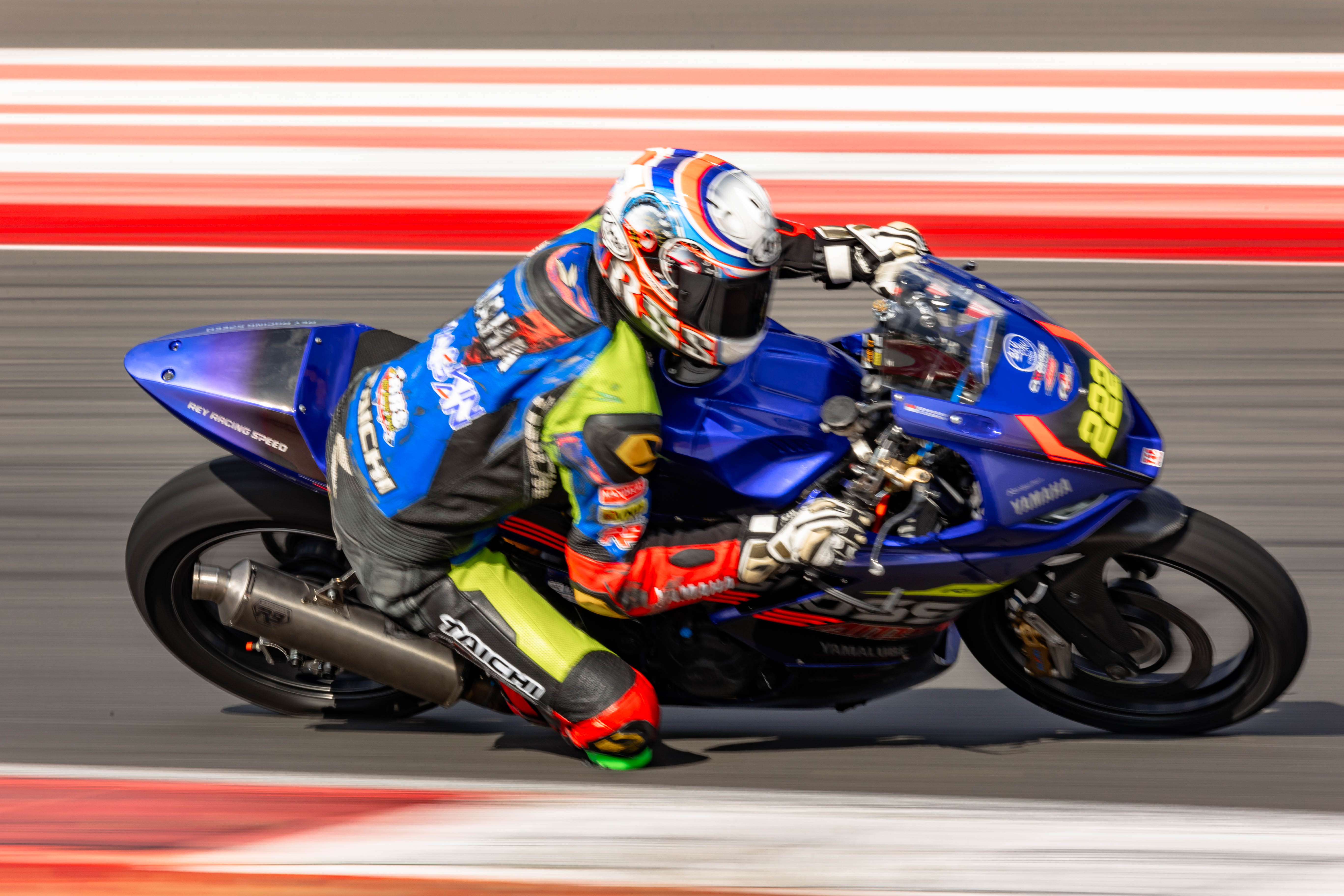 Aldi Satya Mahendra Ramaikan Penentuan Juara Umum bLU cRU Yamaha Sunday Race 2024 di Mandalika