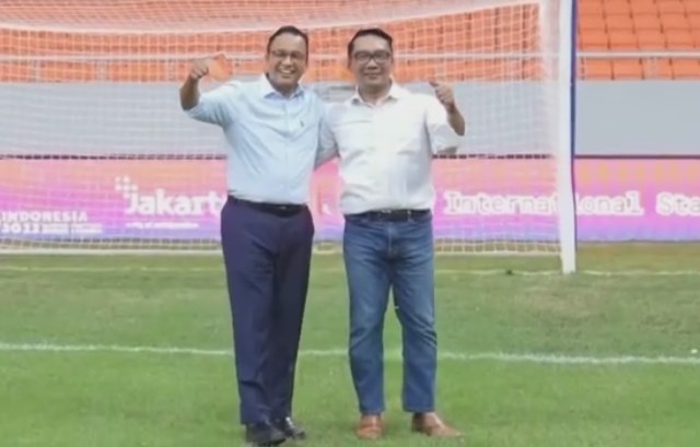 Wew! Anies Adu Pinalti dengan Ridwan Kamil di Stadion JIS, Netizen Berharap Keduanya Bisa Jadi RI 1 dan RI 2 di Pilpres 2024