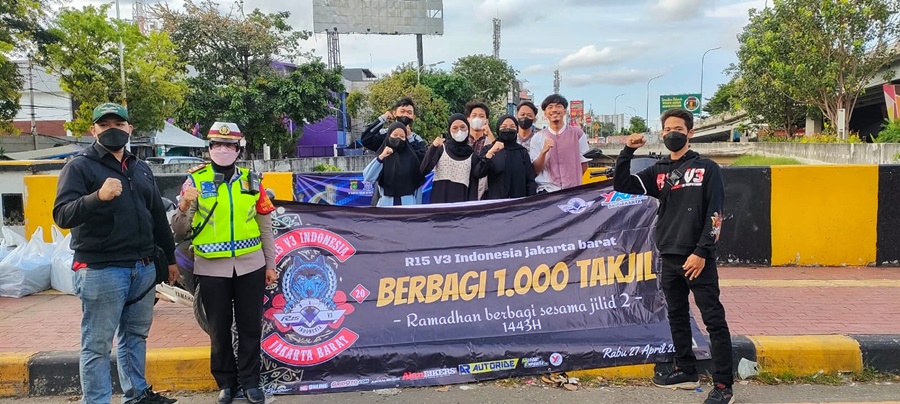 Berkah Ramadan, Komunitas R15 V3 Indonesia Berbagi 1000 Takjil dan Santunan 100 Anak Yatim dan Dhuafa