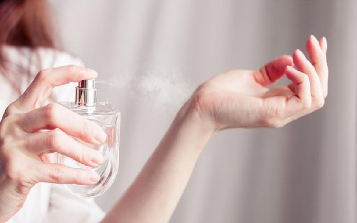 5 Trik Pemakaian Parfum Agar Wanginya Tahan Lama, Jangan Asal Semprot!