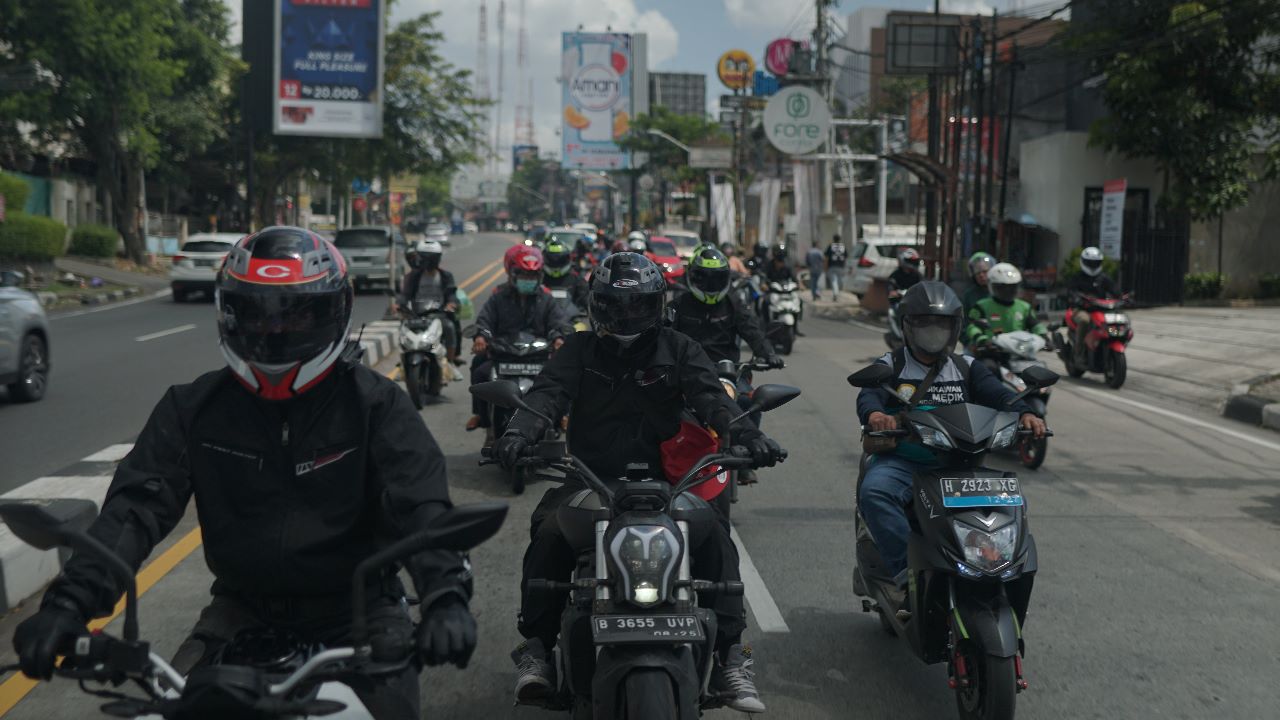 Turing Year End Riding IIMS Motobike Show 2022 Sambangi Jawa Tengah
