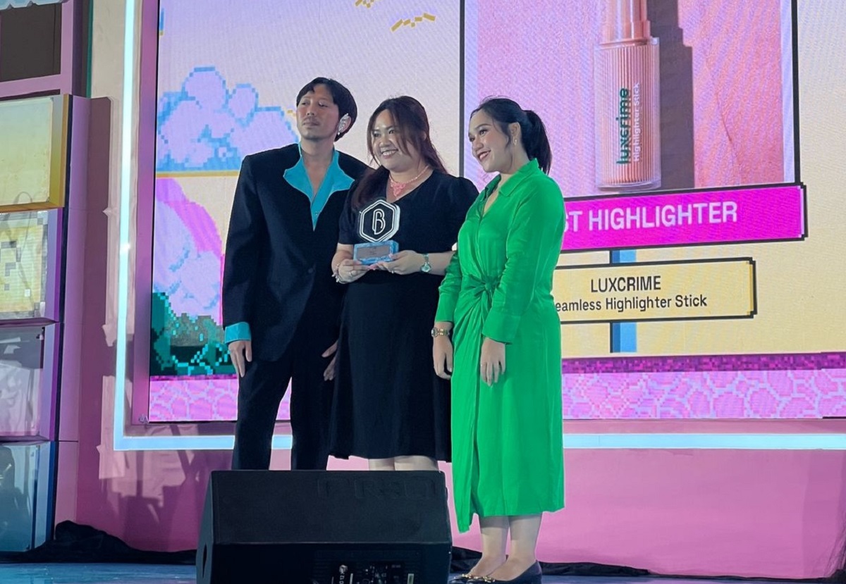 Luxcrime Dapat Penghargaan 'Best Highlighter' di Popbela Awards 2024
