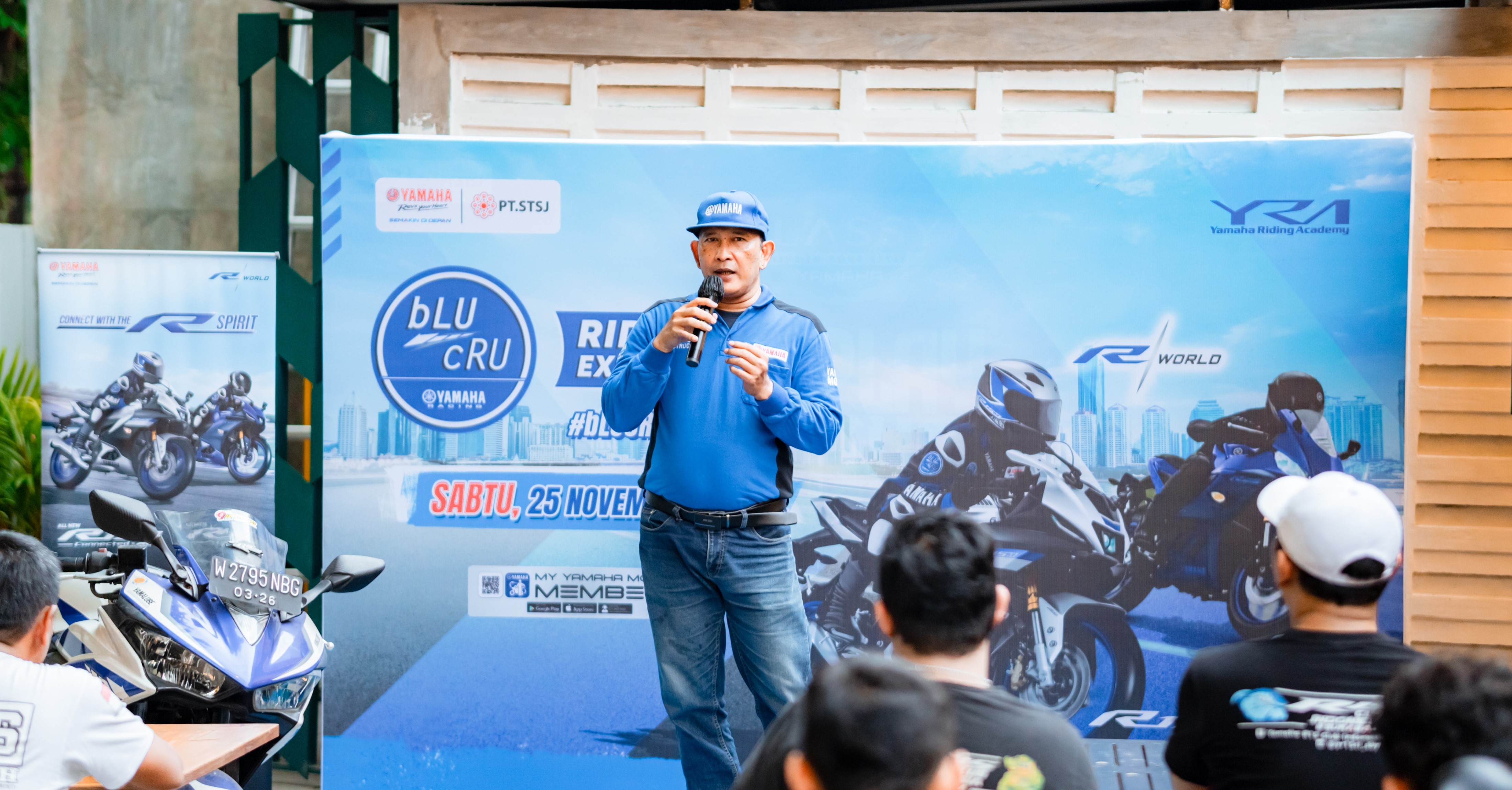 Antusias Tinggi Bikers R Series di bLU cRU Riding Experience Surabaya