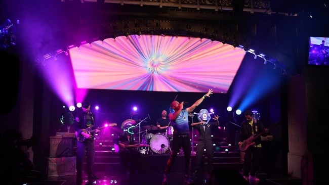 Demi Konser Coldplay, Fans Rela Lakukan Apa Saja; dari Jual Emas, Jual Motor, Hingga Buka Donasi 
