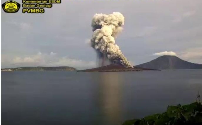 Hati-hati! Gunung Anak Krakatau Erupsi untuk Kedua Kalinya Hari Ini