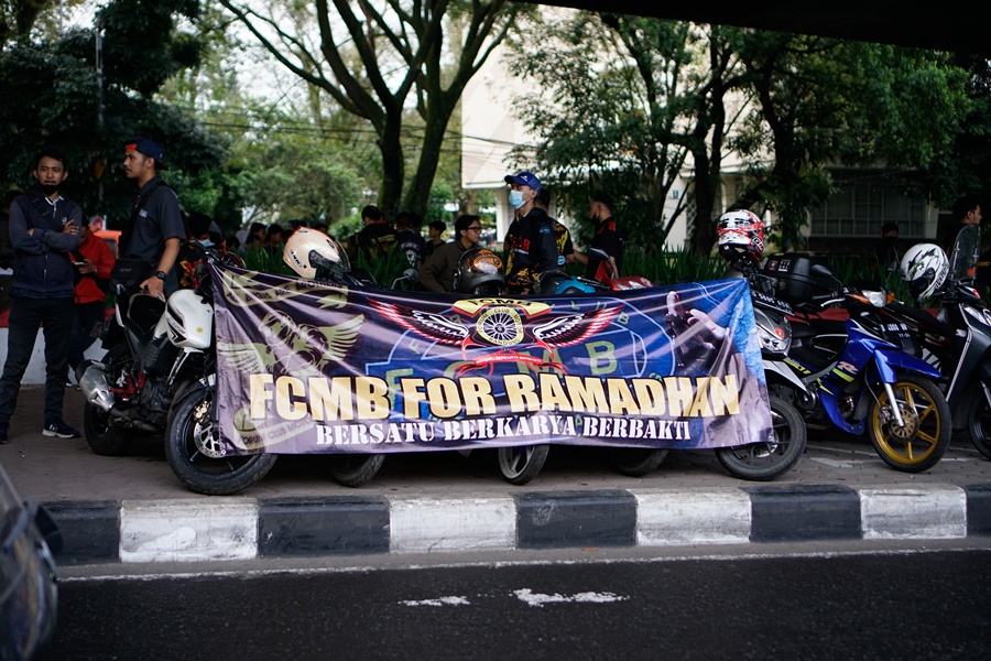 Kompak! FCMB Bandung Bersatu Bagi-bagi Takjil dan Kegiatan Positif Lainnya di Bulan Ramadan