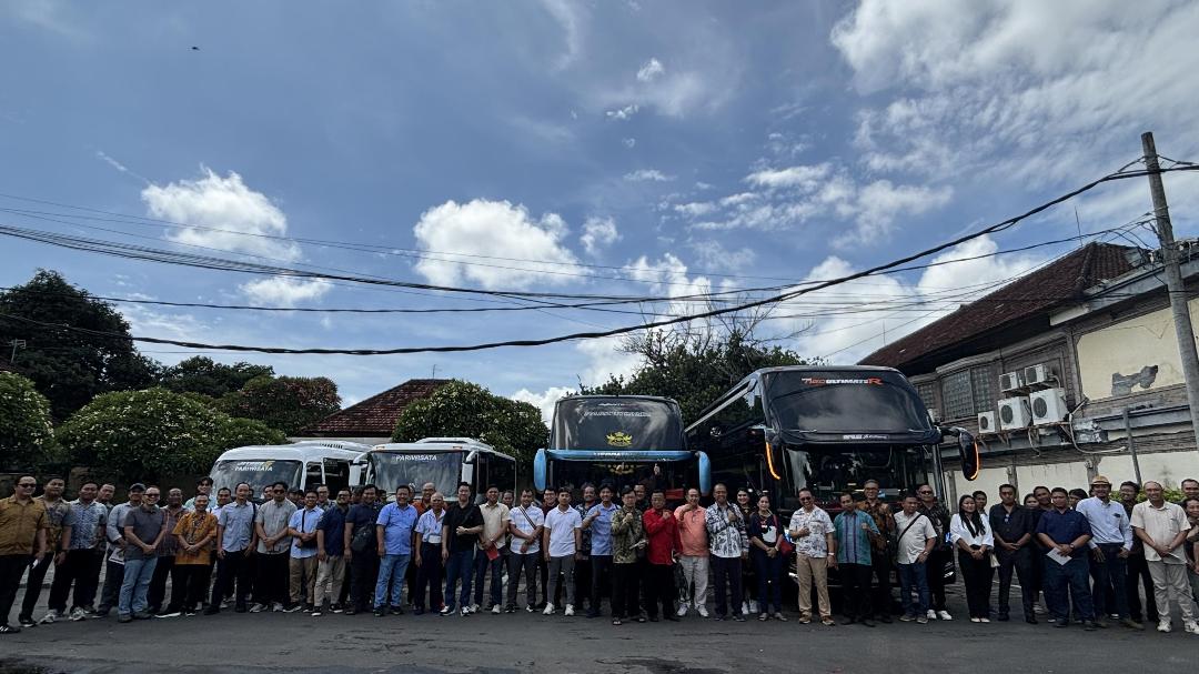 Hino Gelar Customer Gathering di Bali, Hadirkan Bus GB 150 L AT dan RM 280 ABS