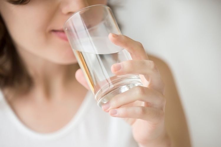 Intip 5 Manfaat Air Putih, Bisa Bantu Turunkan Berat Badan?
