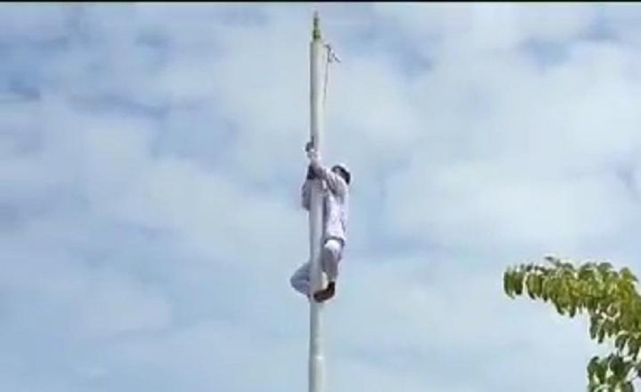Viral! Kisah Berani Seorang Pelajar Panjat Tiang Bendera yang Ketinggiannya 14 Meter: 'Kisah Heroik'