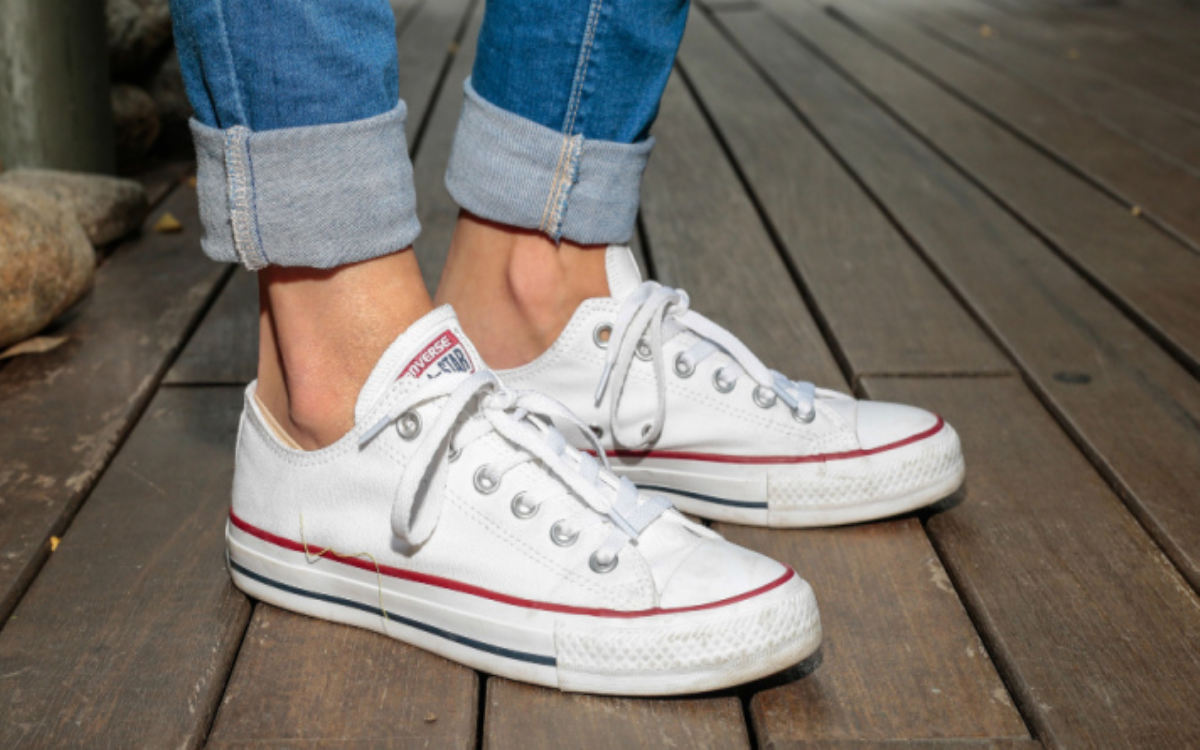 6 Cara Mudah Membedakan Sepatu Converse Asli dan Palsu, Awas Perhatikan Detail Kecil!