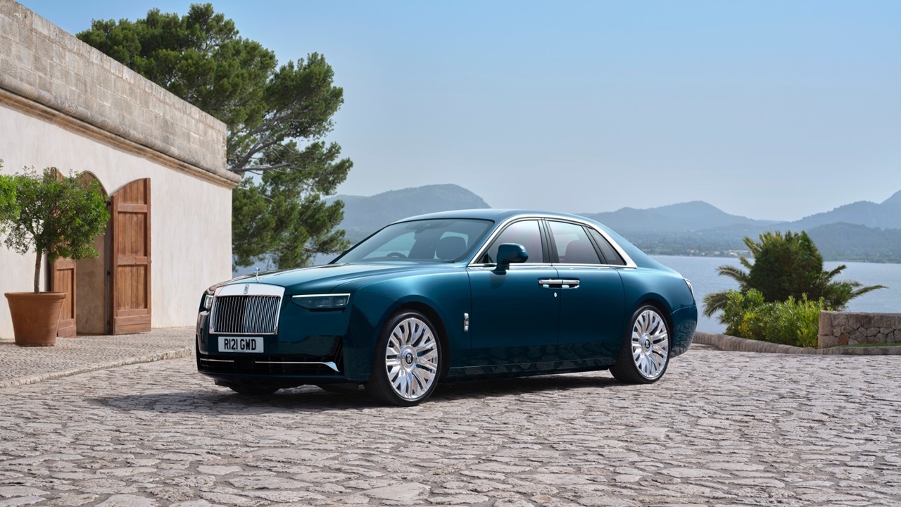 Ghost Series II: Rolls-Royce V12 dengan Teknologi Paling Canggih dan Memanjakan Pengemudi