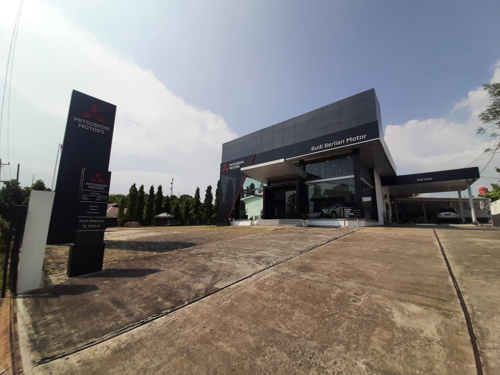 Mitsubishi Motors Upgrade Tiga Dealer di Lampung