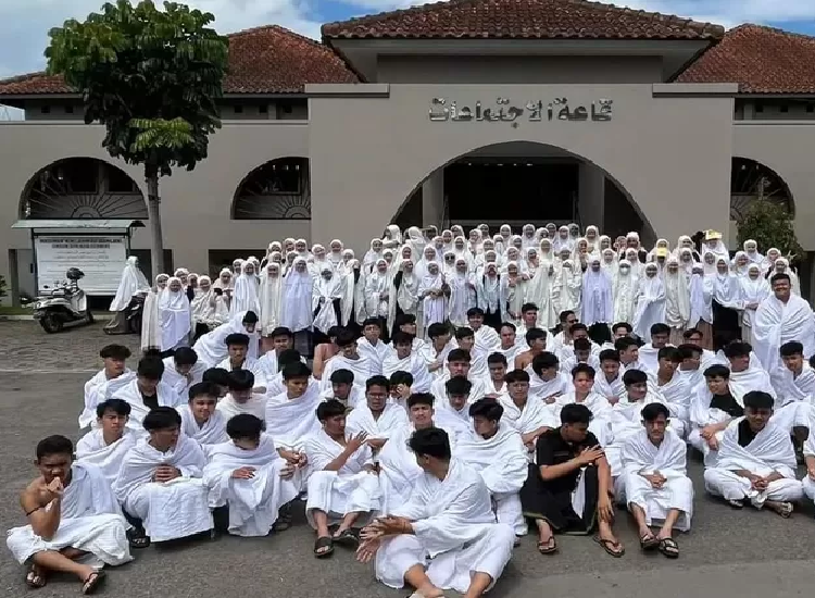 Anti-Mainstream, Murid SMA Ini Rombongan Study Tour Umrah ke Tanah Suci