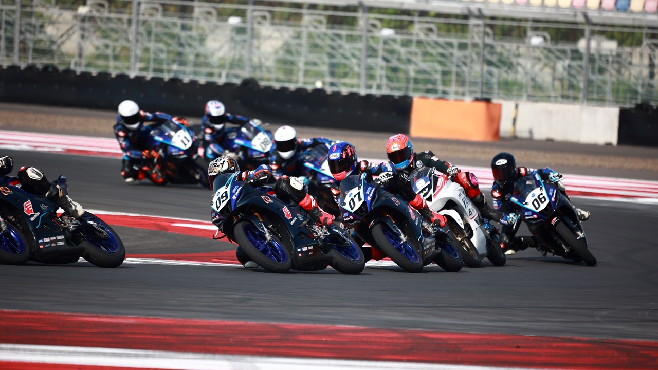 Pesta Balap Komunitas, Euforia Juara Dunia Aldi Satya Mahendra di Final bLU cRU Yamaha Sunday Race 2024