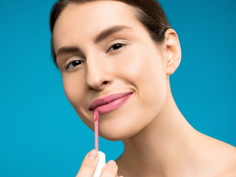 5 Rekomendasi Lipstick untuk Temani Aktivitasmu Seharian, Dijamin Tahan Lama dan Awet!