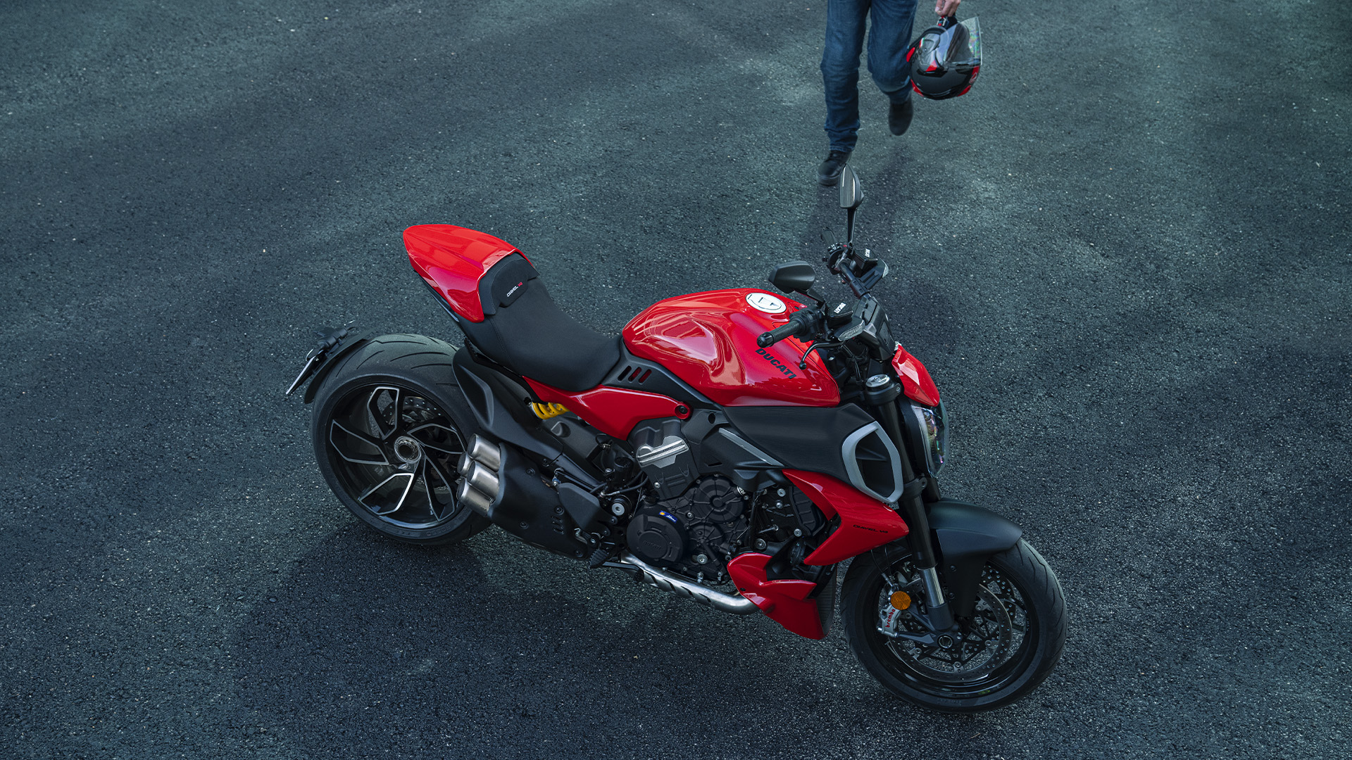 Dinobatkan Jadi Motor Terindah di EICMA 2022, Ducati Diavel V4 'Bungkam' Moto Guzzi V100 Mandello S, Keren!