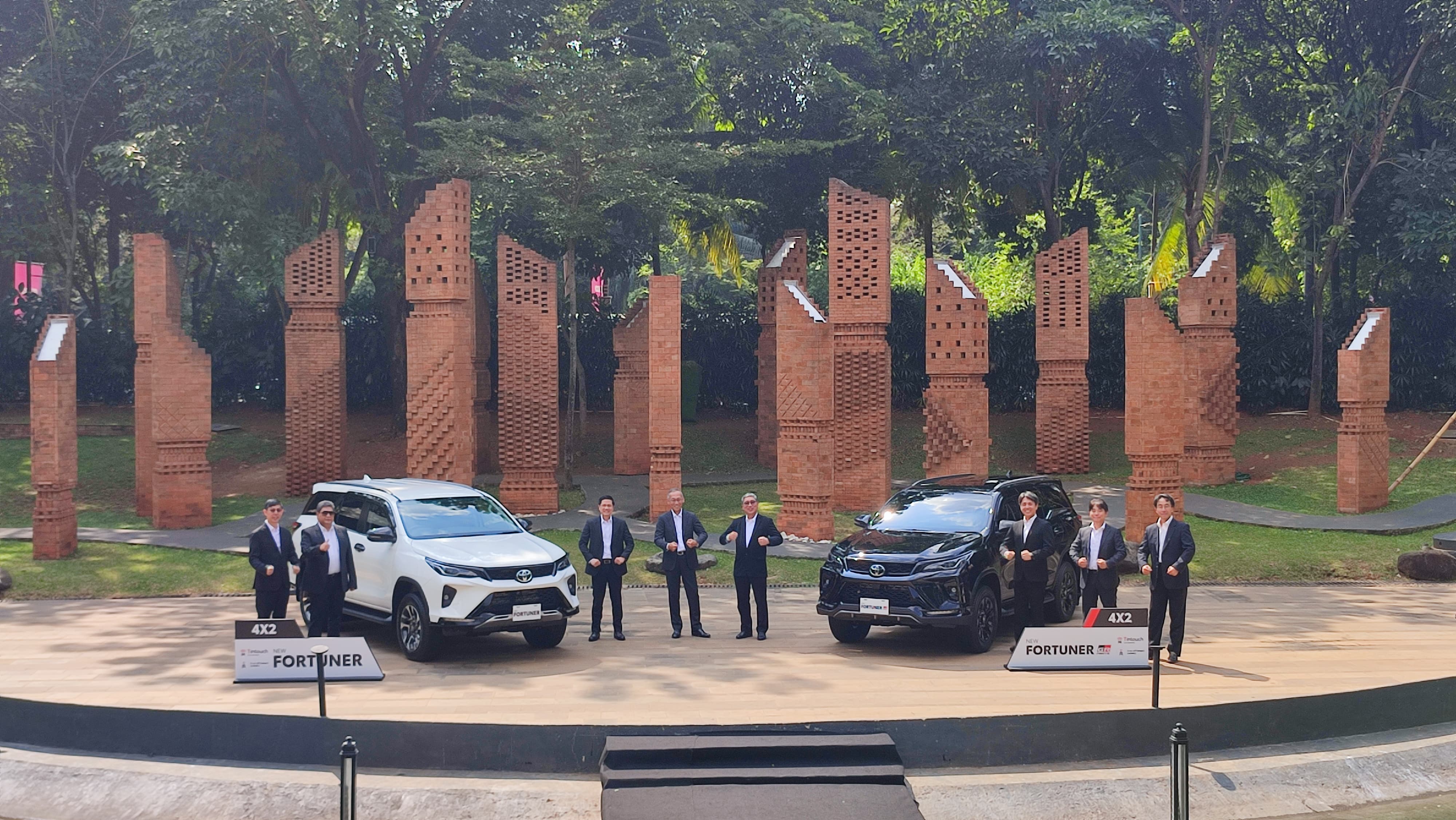 Toyota Berikan Refreshment pada Eksterior dan Interior New Fortuner