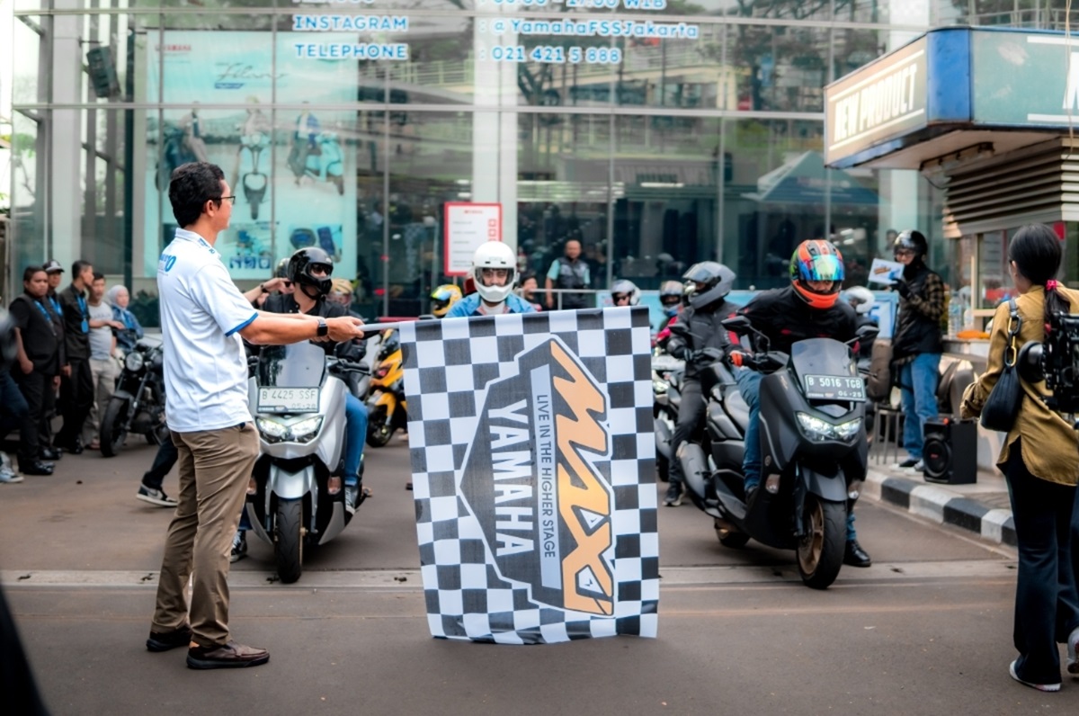 Public Figure Tunjukan Eksistensi Diri Bersama Puluhan Biker NMAX Gelar Satmori Keliling Jakarta