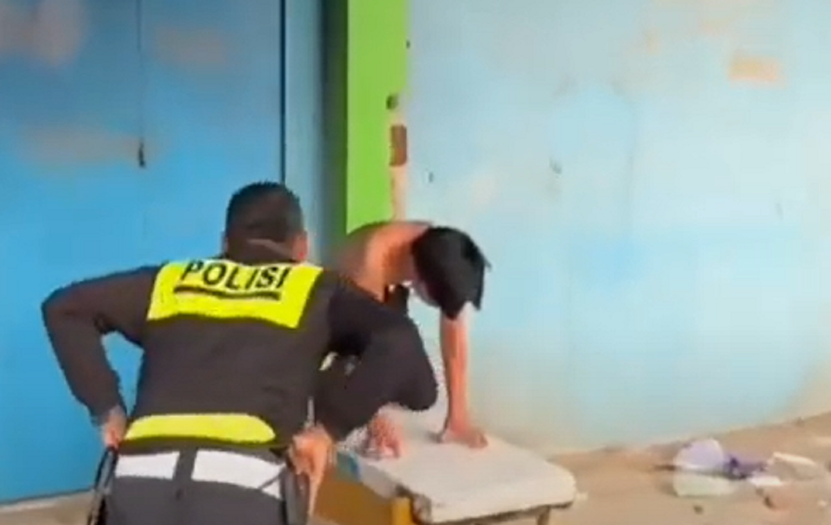 Viral! Pemotor di Karawang Timur Pura-pura Kesurupan Jadi Macan Saat Ditilang Polisi