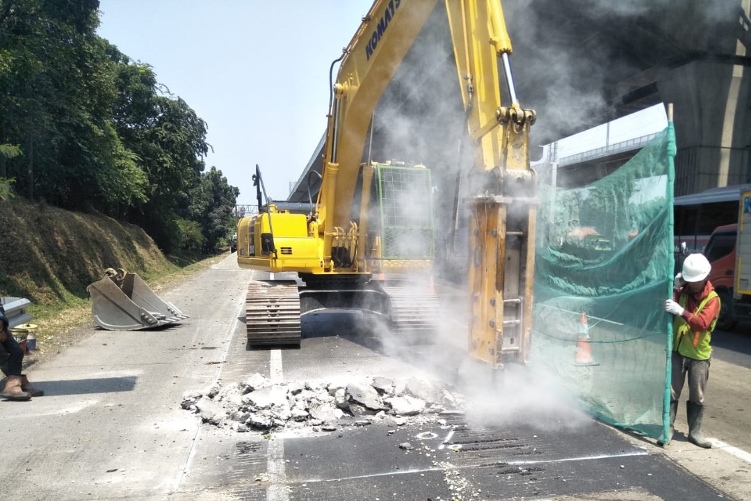 Tingkatkan Kenyamanan Pengguna, PT JTT Lakukan Rekonstruksi di Ruas Jalan Tol Japek