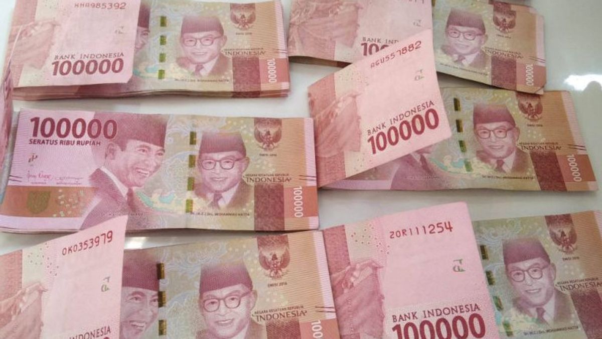 Seorang Warga Solo Menemukan Segepok Uang Rp 2.000.000 di Pinggir Jalan
