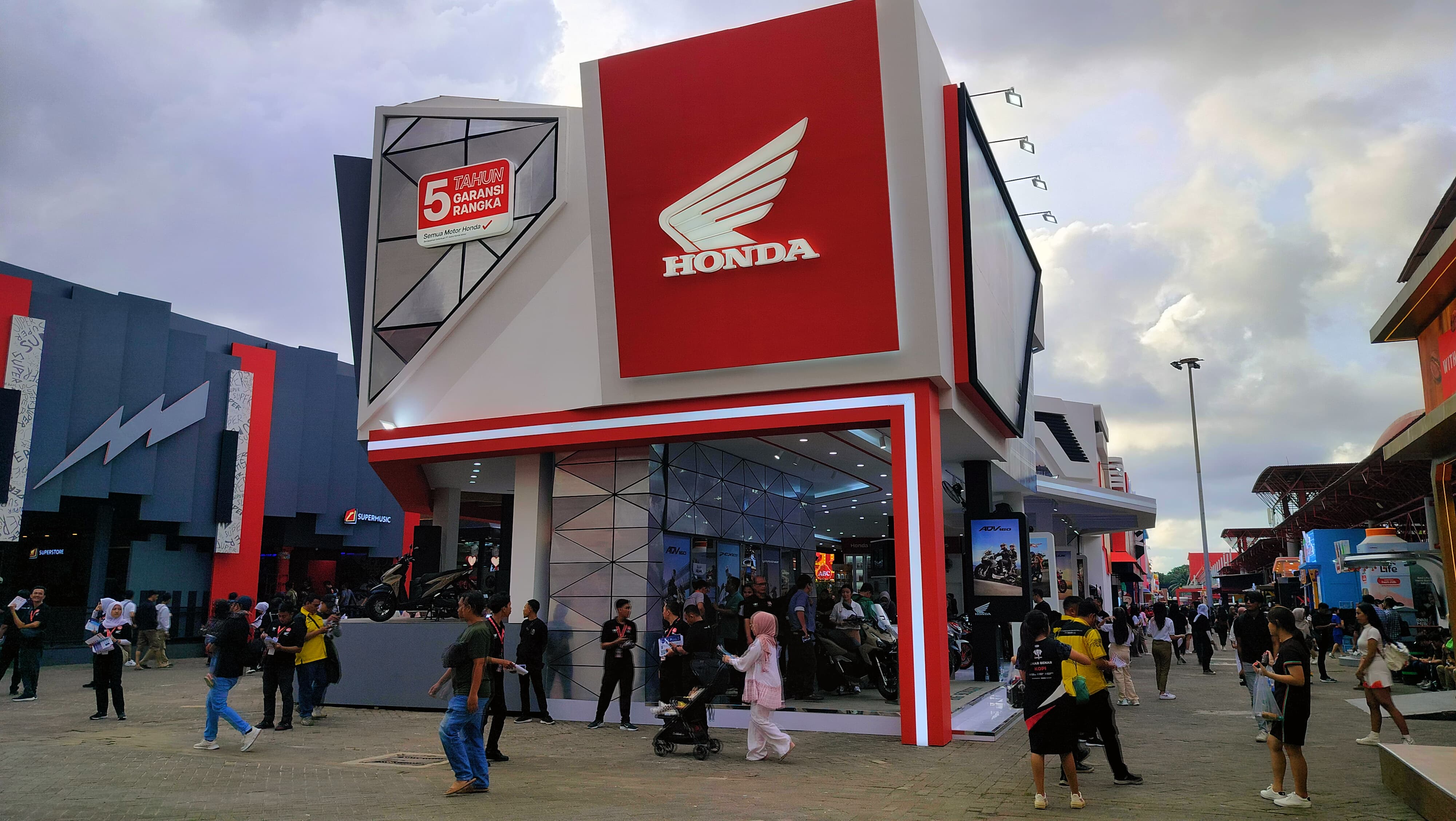 Yuk Mampir ke Booth Motor Honda di PRJ 2024 