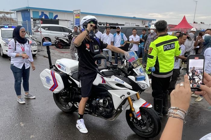 Ngejar Pesawat! Morbidelli Terpaksa Bajak Motor Polisi, MotoGP Mandalika Macet Parah