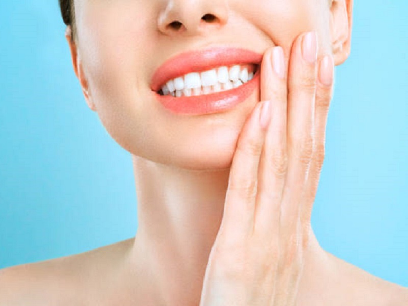 5 Bahan Alami yang Ampuh Hilangkan Kerak Gigi Membandel, Yuk Lakukan Cara Mudah Ini!