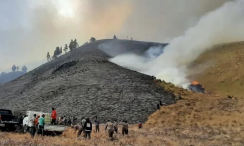 Makin Kacau! Akibat Kebakaran di Gunung Bromo yang Tak Kunjung Padam, Akses Menuju Bromo Ditutup Total
