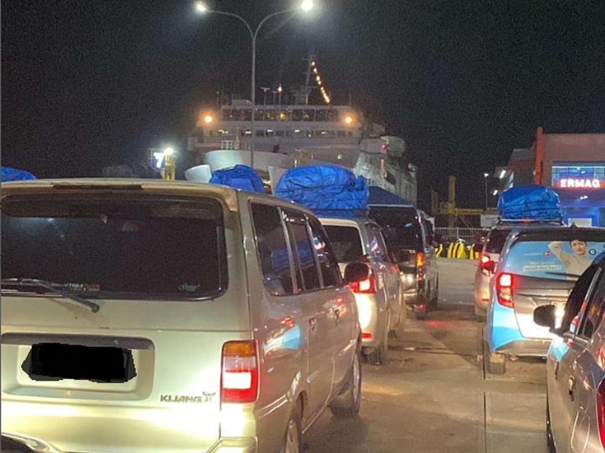 Kemacetan Horor Terjadi di Pelabuhan Merak Sepanjang 10 Km, Kapolri: Evaluasi!