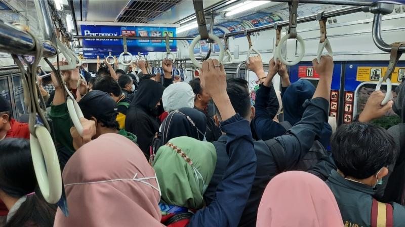 Sketsa Jakarta : Drama Komuter Ibu Kota