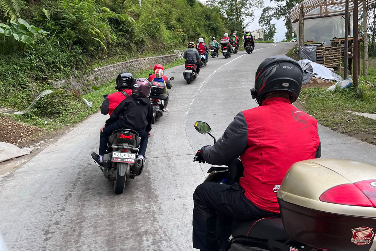 Pentingnya Bijak Menggunakan Sein Sepeda Motor untuk Keselamatan Bersama Tetap #Cari_Aman