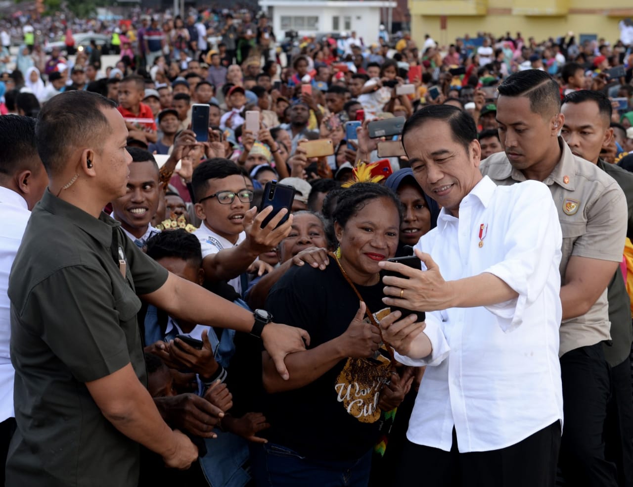 Ribuan Buruh Demo Tolak Kenaikan BBM, Jokowi Tanggapi Tegas