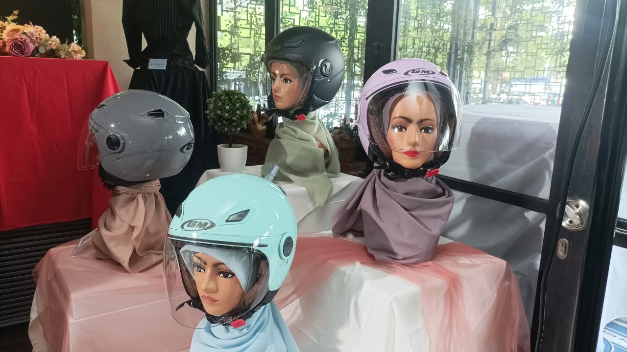GM Luncurkan Venus Hijab Series, Helm Keren Untuk Ladies Bikers Berhijab