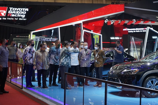 Presiden Jokowi Kunjungi GIIAS 2021, Sempet Juga Melihat Suasana dan kendaraan yang di Pamerkan Loh