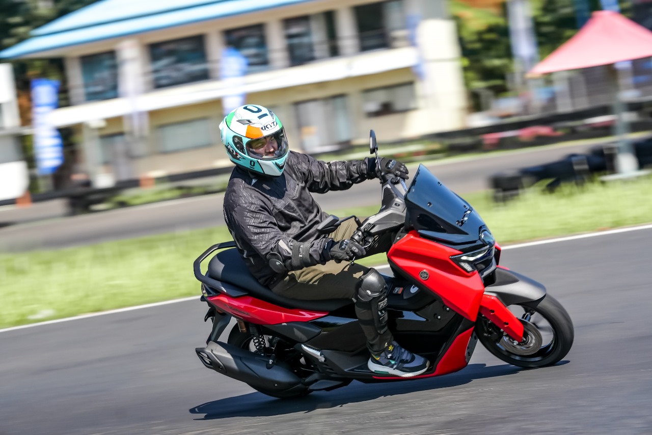 Keunggulan NMax Neo Ini Bantu Optimalkan Berkendara di Musim Hujan