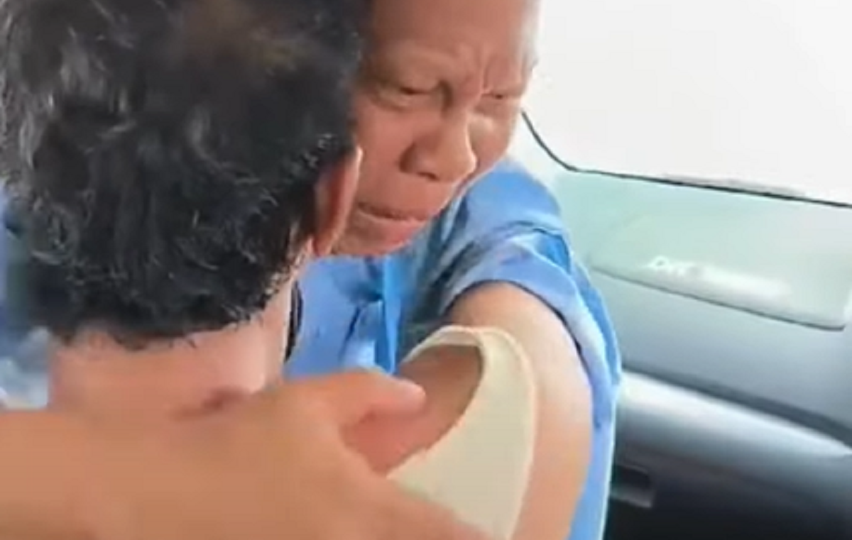 Viral! Sopir Bluebird Selamatkan Temannya yang Pingsan Diberi Penghargaan