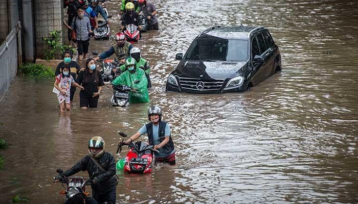 Semarang Terendam Banjir, Ketinggian Air Hingga Selutut Orang Dewasa