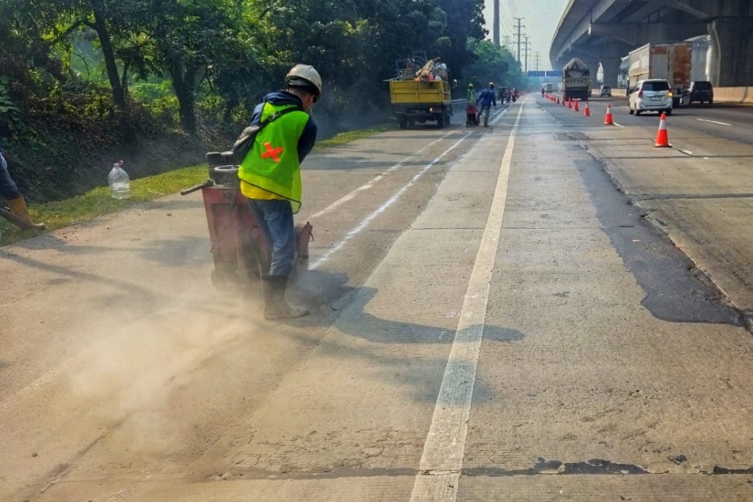 Tingkatkan Kenyamanan Pengguna, PT Jasamarga Transjawa Tol Lakukan Rekonstruksi di Ruas Jalan Tol Japek