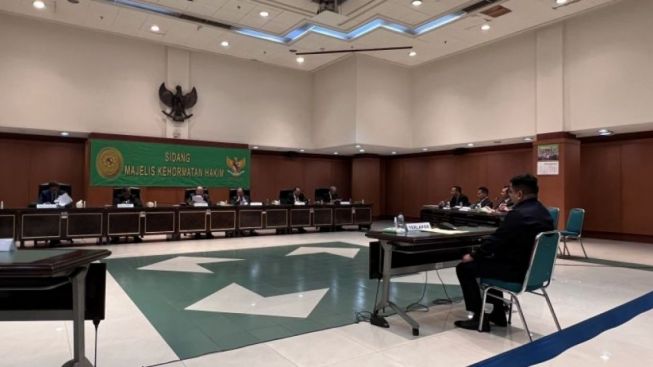 Hakim PN Rangkasbitung Diberhentikan Tidak Hormat karena Konsumsi Narkotika Jenis Sabu di Ruang Kerja!