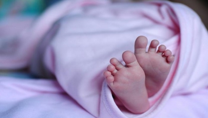 Tega! Bayi Malang Berusia 3 Bulan Dibuang Orangtuanya di Teras Rumah Warga Serang