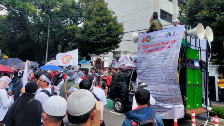 Aksi Demonstrasi SP RSHJ Tuntut Pembayaran Hak Pekerja Rumah Sakit Haji Jakarta!