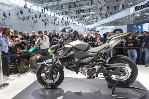 Intermot 2022: Kawasaki Perkenalkan Motor Listrik EV Konsep