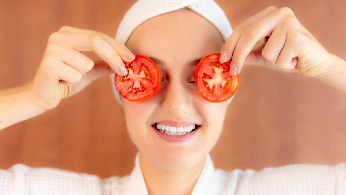 Cara Ampuh Glowingkan Wajah Bermodalkan Tomat, Ini Rahasianya