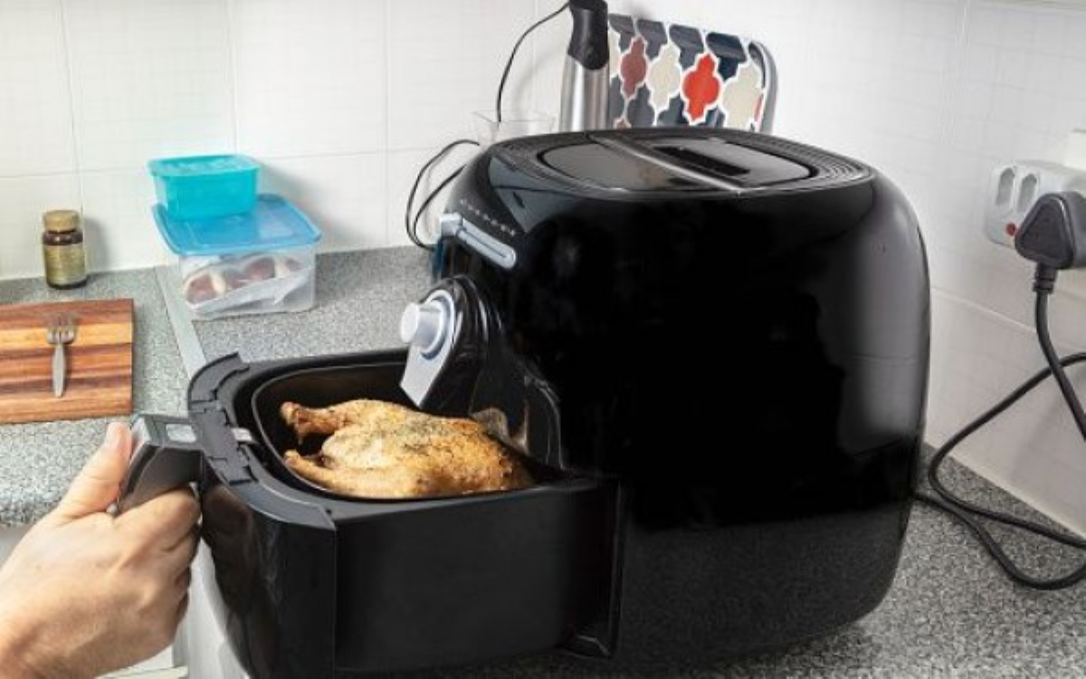 5 Tindakan yang Bisa Merusak Air Fryer, Nomor Terakhir Simpel Tapi Jarang Dilakukan!