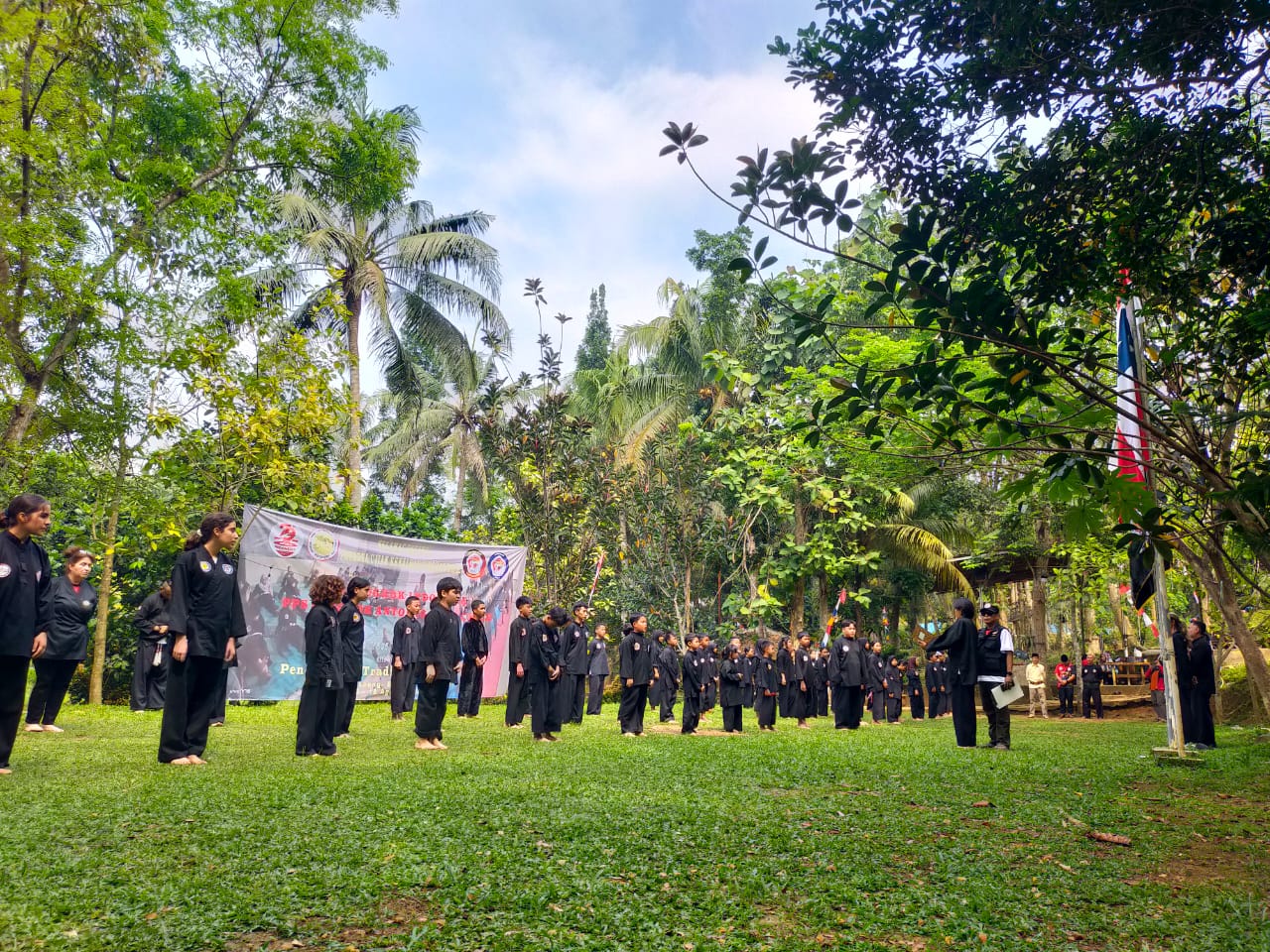 Ratusan Pesilat PPS Congkok Indonesia Gelar Upacara HUT Ke-79 RI