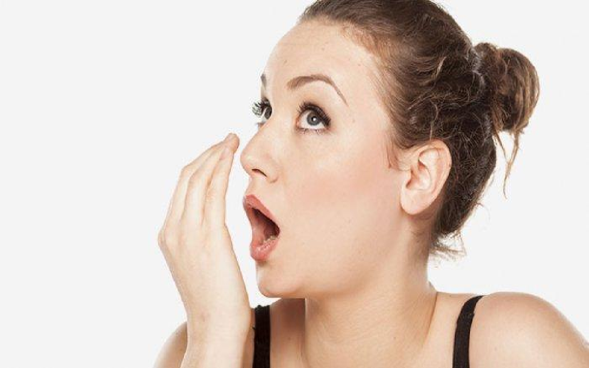Bau Mulut Tak Bisa Dihilangkan dengan Gosok Gigi Saja, INI 7 Rahasia 'Pewanginya'